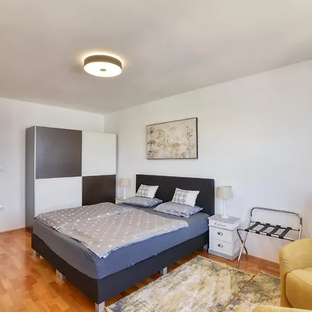 Апартаменты Harbour Пула