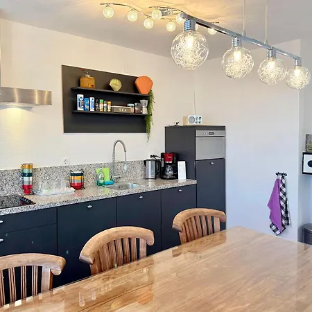 Harbour Apartment *
